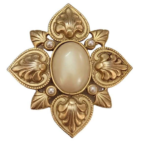 Matte Gold Tone Maltese Cross Of Hearts, Faux Pearl Pin Brooch K771 - Picture 1 of 6